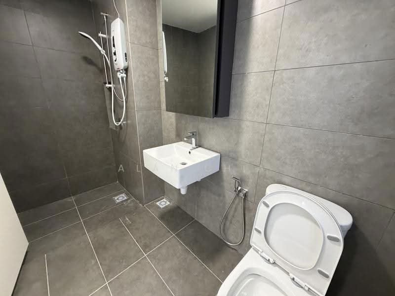 Kondominium untuk Disewa di D'Terra Residences - Alan Chia - Bathroom - PropertyGuru.com.my