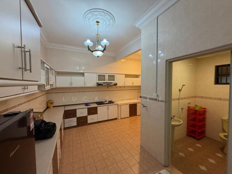 2.5-storey Terraced House for Sale in Meru Valley (Ipoh) - Lucas Chen - Kitchen - PropertyGuru.com.my