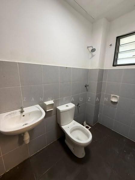 Rumah Teres 2-Tingkat untuk Dijual di Sungai Buloh (Selangor) - Zann Fauzan - Bathroom - PropertyGuru.com.my