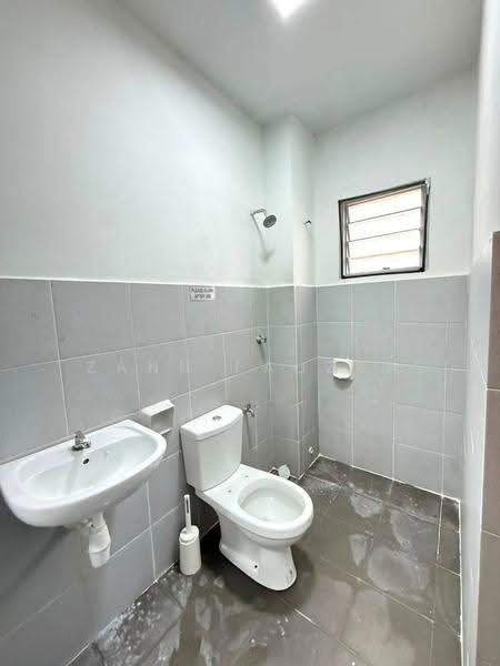 Rumah Teres 2-Tingkat untuk Dijual di Sungai Buloh (Selangor) - Zann Fauzan - Bathroom - PropertyGuru.com.my