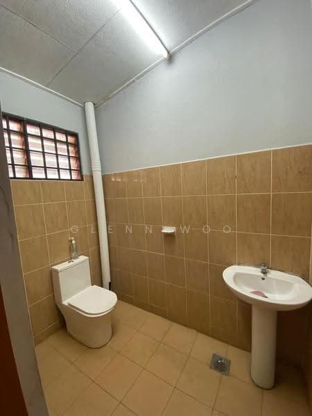 Shop / Office for Rent in Taman Abad (Johor Bahru) - Glenn Woo - Bathroom - PropertyGuru.com.my