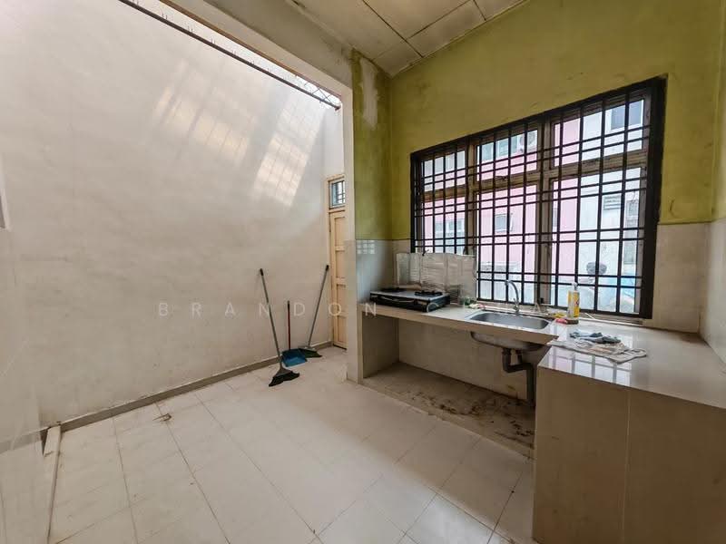 1-storey Terraced House for Sale in Taman Nusa Bestari (Iskandar Puteri (Nusajaya)) - Brandon Chua - Kitchen - PropertyGuru.com.my