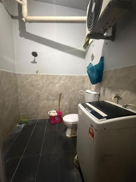 Shop for Sale in Taman Senai Utama (Kulai) - Jun Xiong Tan - Bathroom - PropertyGuru.com.my