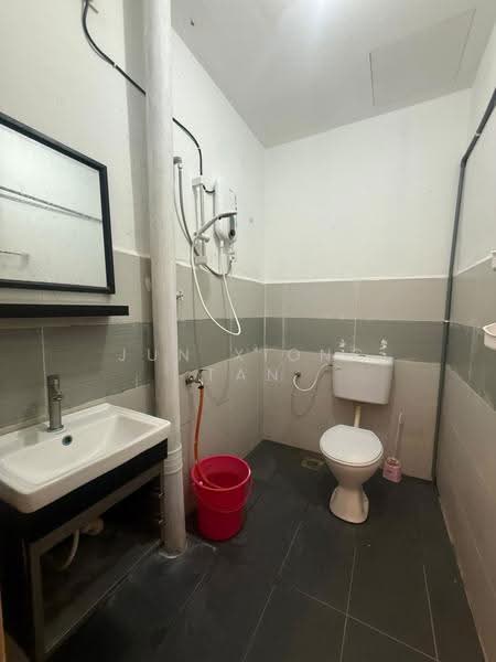 Shop for Sale in Taman Senai Utama (Kulai) - Jun Xiong Tan - Bathroom - PropertyGuru.com.my