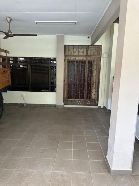 2-storey Terraced House for Rent in Bandar Kinrara (Selangor) - Tron Wan - Entrance - PropertyGuru.com.my