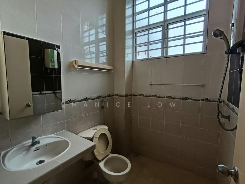Rumah Teres 2-Tingkat untuk Dijual di Bandar Bukit Puchong 2 (Puchong) - Shanice Low - Bathroom - PropertyGuru.com.my