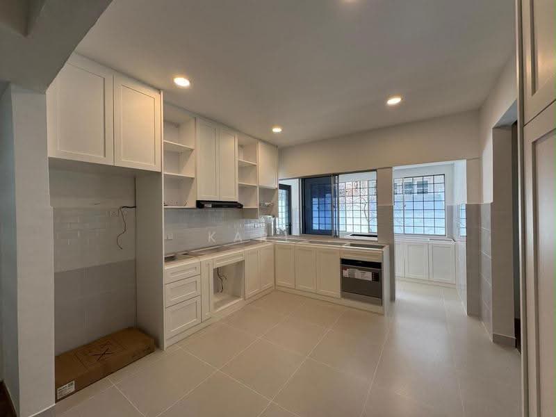 2.5-storey Terraced House for Rent in Taman Lucky (Bangsar) - Karl . - Kitchen - PropertyGuru.com.my
