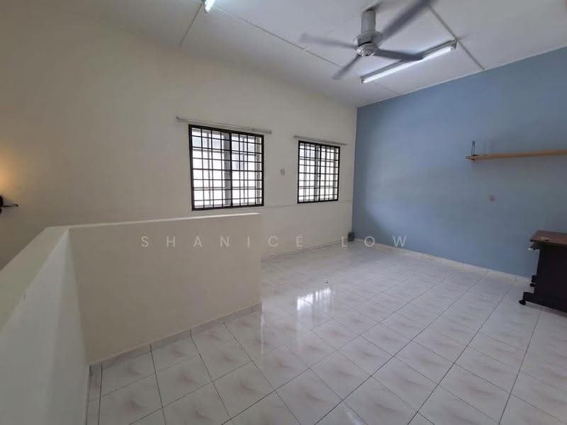 2-storey Terraced House for Rent in BANDAR PUCHONG JAYA (Puchong) - Shanice Low - Living Room - PropertyGuru.com.my
