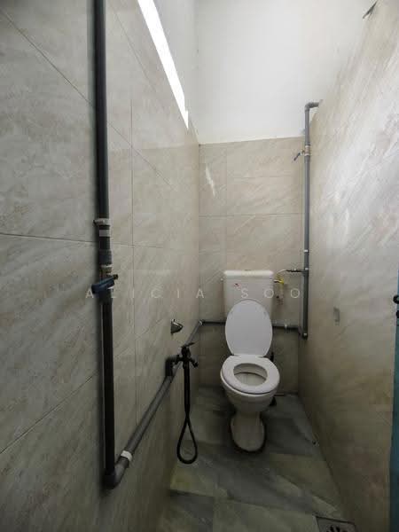 Kedai untuk Disewa di Taman Selasih (Batu Caves) - Alicia Soo - Bathroom - PropertyGuru.com.my