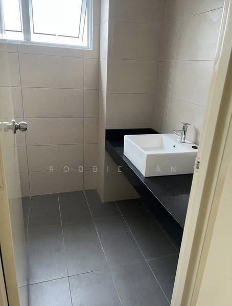 Pangsapuri untuk Disewa di Larkin Residence Phase 2 - Robbie Tan - Bathroom - PropertyGuru.com.my