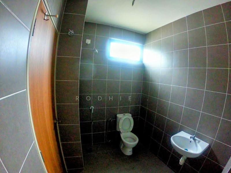 2-storey Terraced House for Sale in Bandar Bukit Raja (Klang) - Rodhie . - Bathroom - PropertyGuru.com.my