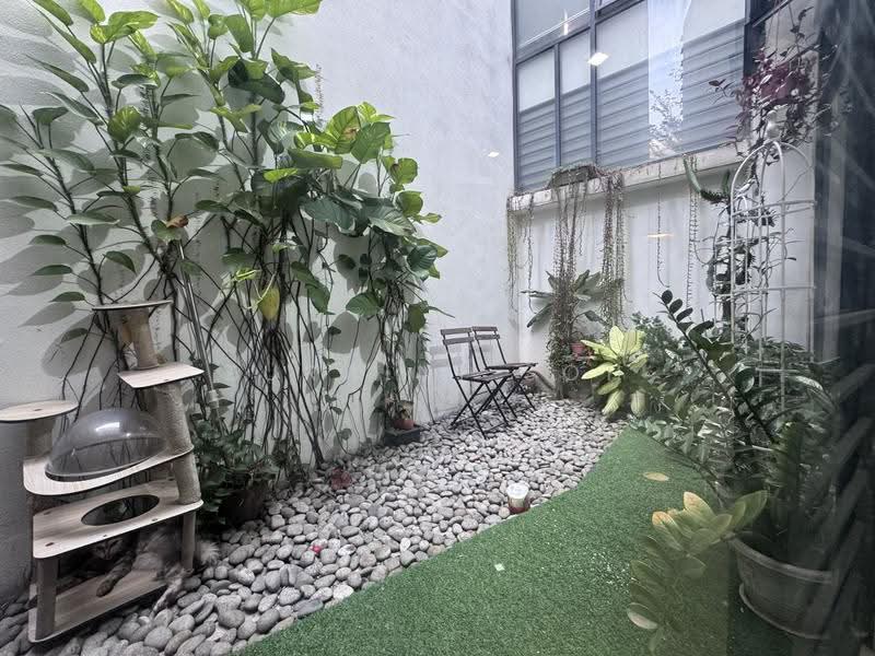 2-storey Terraced House for Sale in Laman Glenmarie (Shah Alam) - Zuraini Soh - Garden (Courtyard) - PropertyGuru.com.my