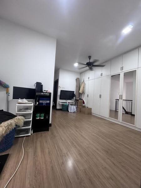 2-storey Terraced House for Sale in Laman Glenmarie (Shah Alam) - Zuraini Soh - Living area 1st floor - PropertyGuru.com.my