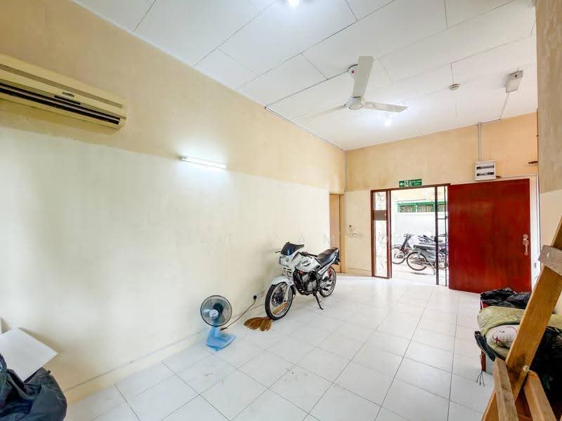 Bungalow House for Sale in Taman Tuanku Jaafar (Sungai Gadut) - Izzat Zamros - Interior - PropertyGuru.com.my