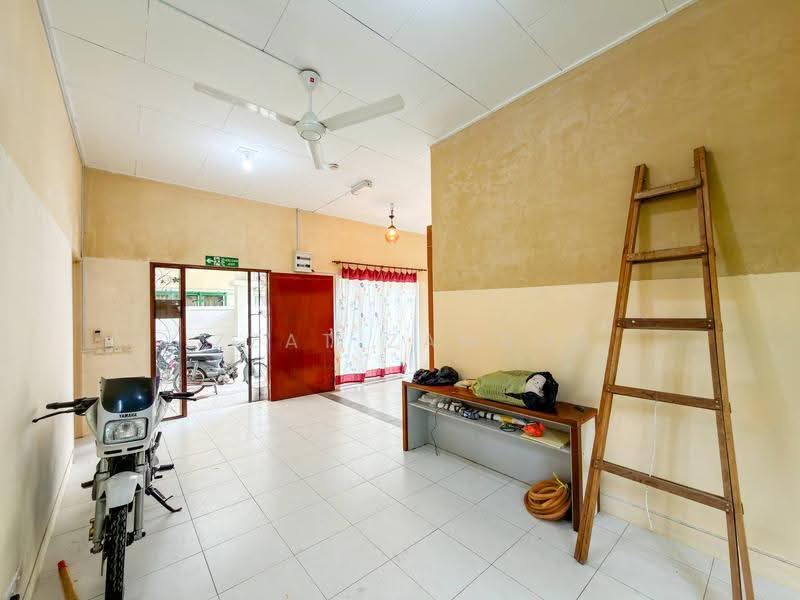Bungalow House for Sale in Taman Tuanku Jaafar (Sungai Gadut) - Izzat Zamros - Interior - PropertyGuru.com.my