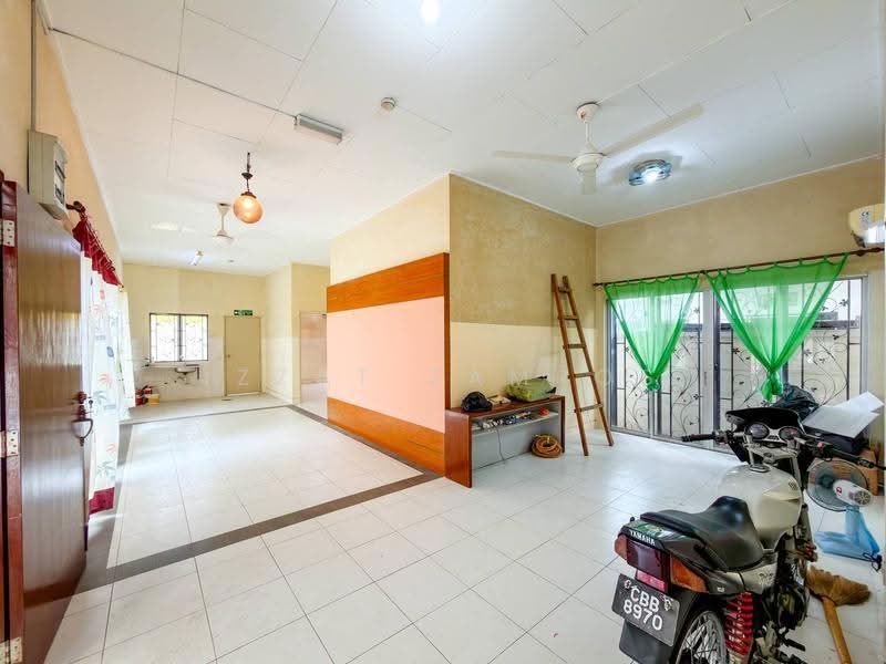 Bungalow House for Sale in Taman Tuanku Jaafar (Sungai Gadut) - Izzat Zamros - Interior - PropertyGuru.com.my