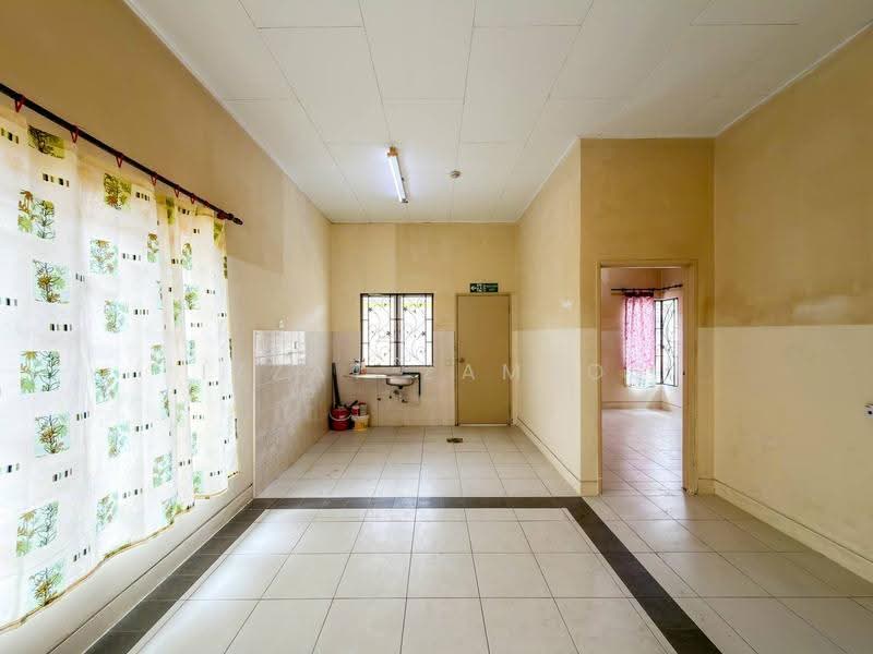 Bungalow House for Sale in Taman Tuanku Jaafar (Sungai Gadut) - Izzat Zamros - Interior - PropertyGuru.com.my