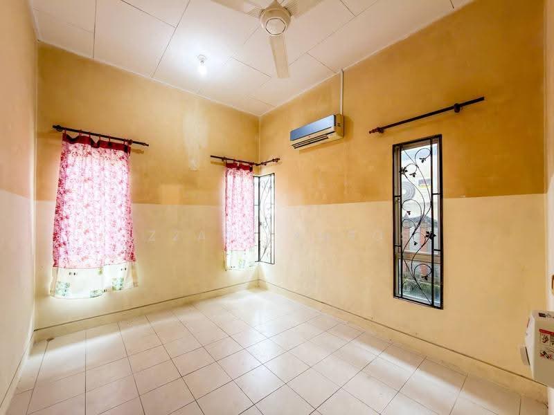 Bungalow House for Sale in Taman Tuanku Jaafar (Sungai Gadut) - Izzat Zamros - Interior - PropertyGuru.com.my
