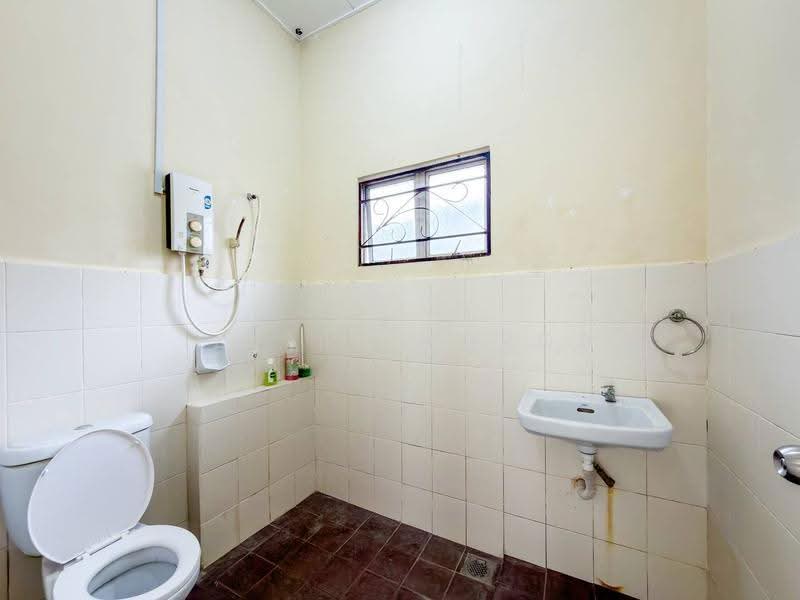 Bungalow House for Sale in Taman Tuanku Jaafar (Sungai Gadut) - Izzat Zamros - Bathroom - PropertyGuru.com.my