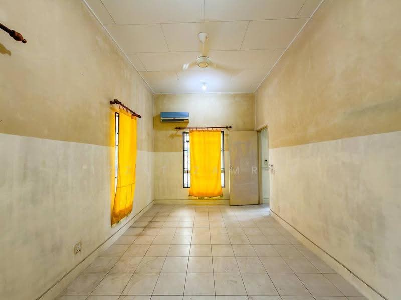 Bungalow House for Sale in Taman Tuanku Jaafar (Sungai Gadut) - Izzat Zamros - Interior - PropertyGuru.com.my