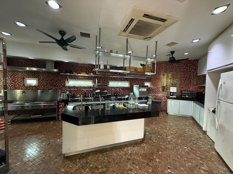 Rumah Banglo untuk Dijual di Taman Paramount (Petaling Jaya) - Bernard Yeo - Kitchen - PropertyGuru.com.my