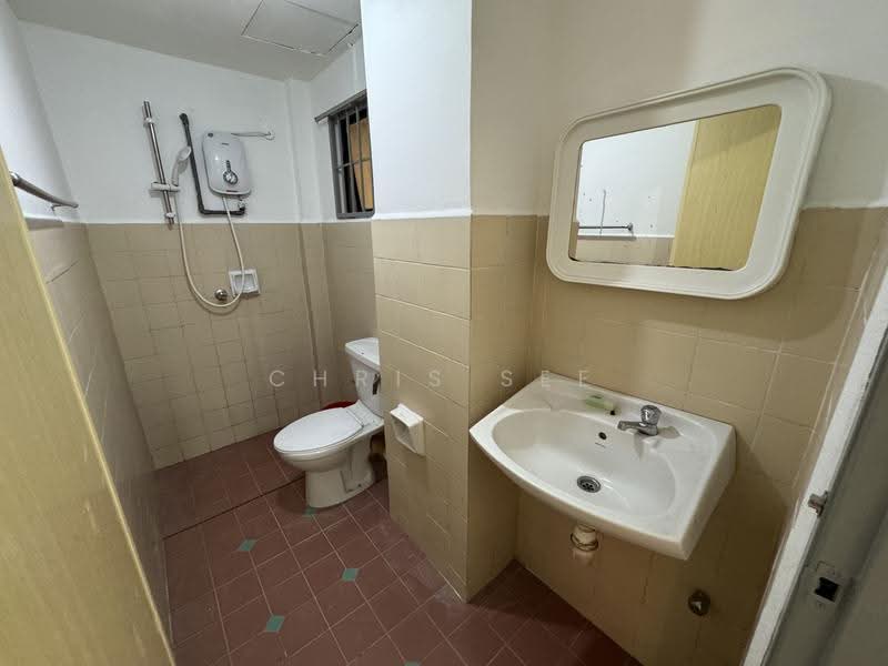 Apartment for Rent at Aman Puri Apartment - Chris See - Bathroom - PropertyGuru.com.my
