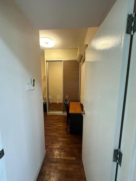 Pangsapuri untuk Disewa di Molek Pine 2 - Mandy Goh Siew Li - Corridor - PropertyGuru.com.my