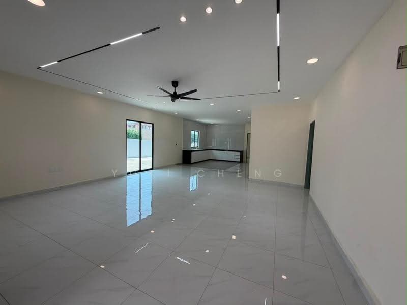 Rumah Banglo untuk Dijual di Larkin (Johor Bahru) - Yuki Cheng - Living Room - PropertyGuru.com.my