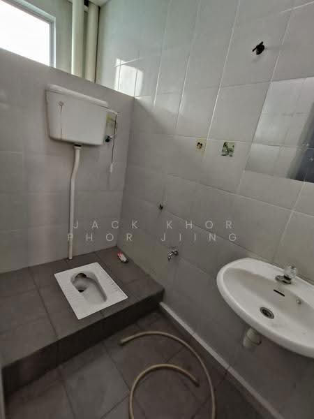 Shop for Rent in Taman Klang Utama (Kapar) - Jack Khor Phor Jiing - Bathroom - PropertyGuru.com.my