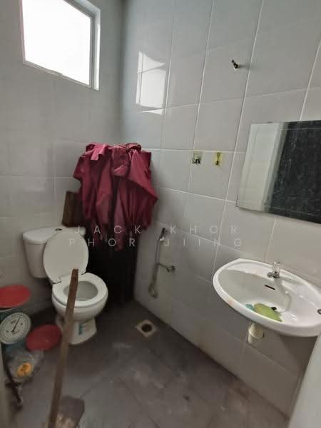 Shop for Rent in Taman Klang Utama (Kapar) - Jack Khor Phor Jiing - Bathroom - PropertyGuru.com.my