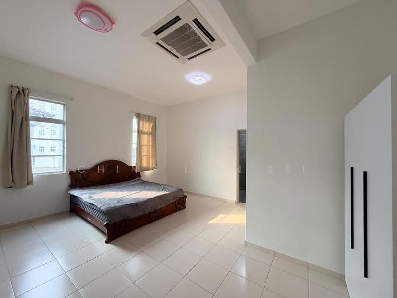Rumah Berkembar untuk Dijual di Taman Limbongan Jaya (Klebang) - Ching Linn Sei - Bedroom - PropertyGuru.com.my