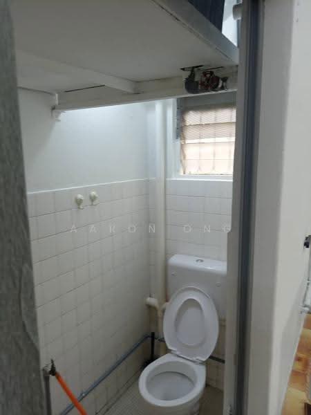 Flat for Rent at Seksyen 4 Wangsa Maju Flat - Aaron Ong - Bathroom - PropertyGuru.com.my