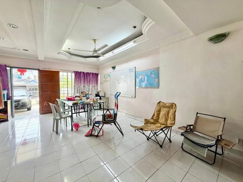 Rumah Teres 2-Tingkat untuk Dijual di Taman Wangsa Permai (Kepong) - Ammeer Nadzrai - Living Room - PropertyGuru.com.my