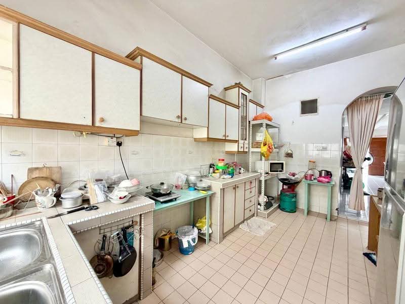 Rumah Teres 2-Tingkat untuk Dijual di Taman Wangsa Permai (Kepong) - Ammeer Nadzrai - Kitchen - PropertyGuru.com.my