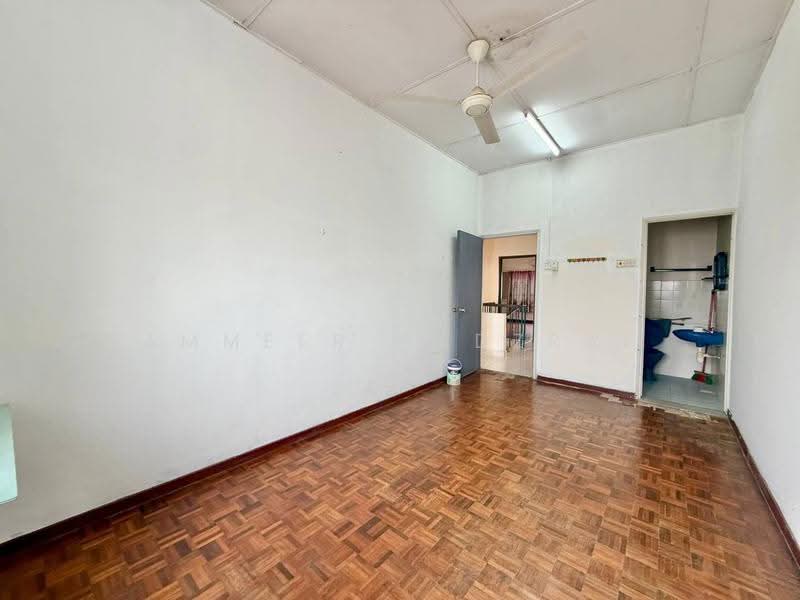 Rumah Teres 2-Tingkat untuk Dijual di Taman Wangsa Permai (Kepong) - Ammeer Nadzrai - Living Room - PropertyGuru.com.my