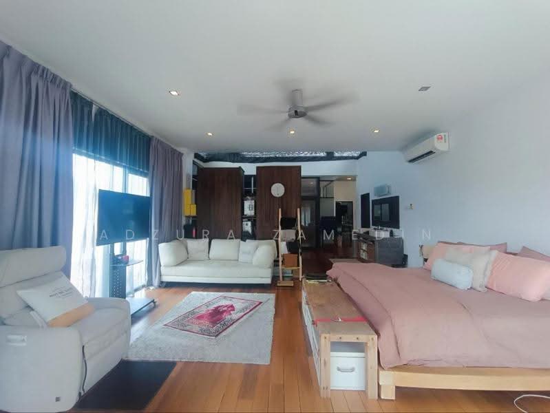 Bungalow House for Sale in Perdana Lakeview East (Cyberjaya) - Adzura Zamedin - Living Room - PropertyGuru.com.my