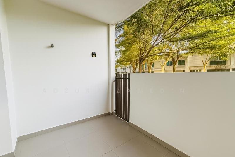 2-storey Terraced House for Sale in Perdana Lakeview East (Cyberjaya) - Adzura Zamedin - Balcony - PropertyGuru.com.my