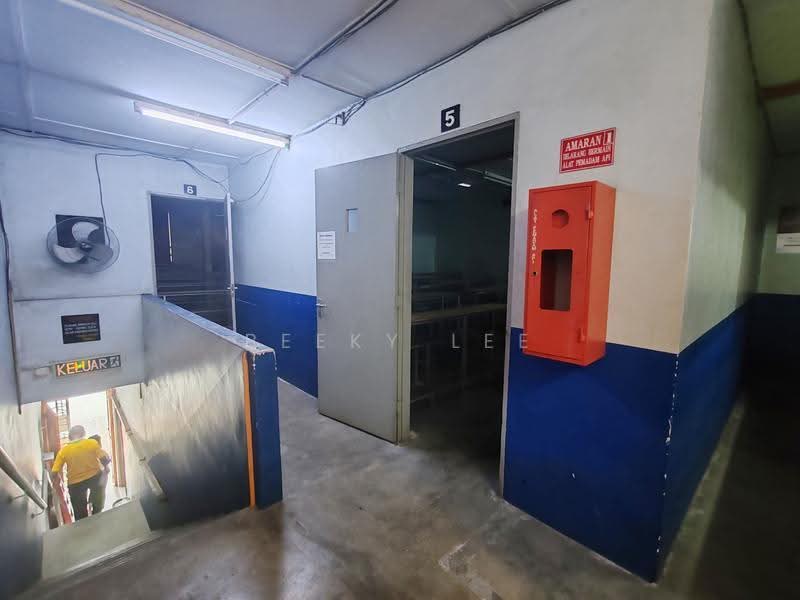 Kedai / Pejabat untuk Dijual di Taiping (Perak) - Beeky Lee - Corridor - PropertyGuru.com.my