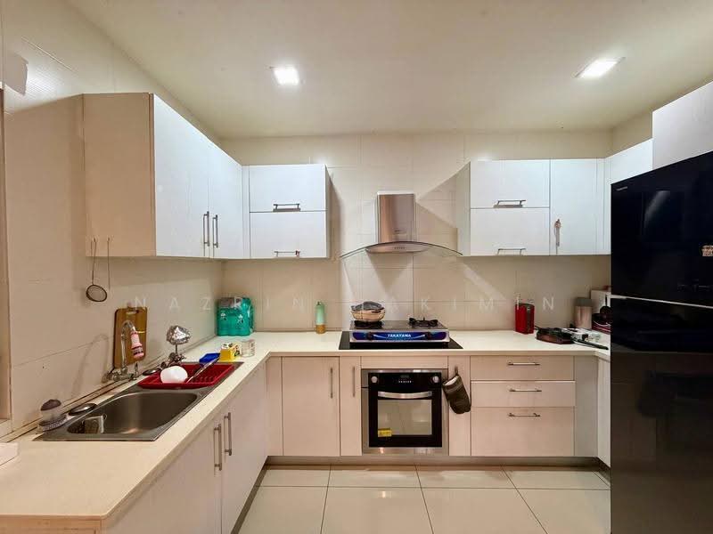 Condominium for Sale at T-Parkland - Nazrin Hakimin - Kitchen - PropertyGuru.com.my