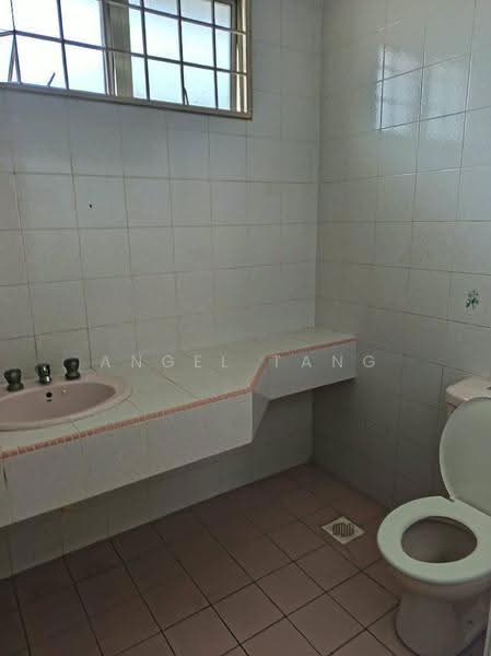 Rumah Teres 2-Tingkat untuk Dijual di Bandar Utama 4 (Bandar Utama) - Angel Tang - Bathroom - PropertyGuru.com.my