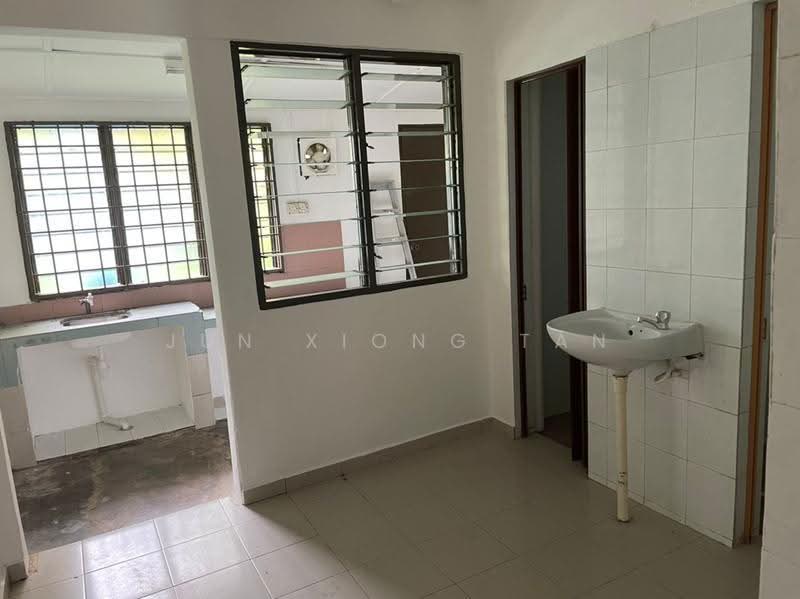 Rumah Flat untuk Dijual di Flat Bandar Selesa Jaya @ Jalan Silat Gayong - Jun Xiong Tan - Kitchen - PropertyGuru.com.my