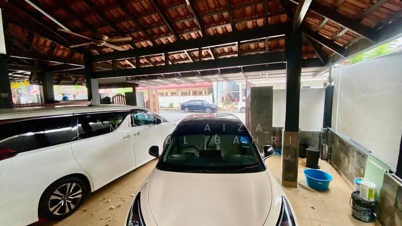Rumah Banglo untuk Dijual di Taman Mulia (Cheras) - Mohd Aizat Saiful Bahri - Car Park - PropertyGuru.com.my