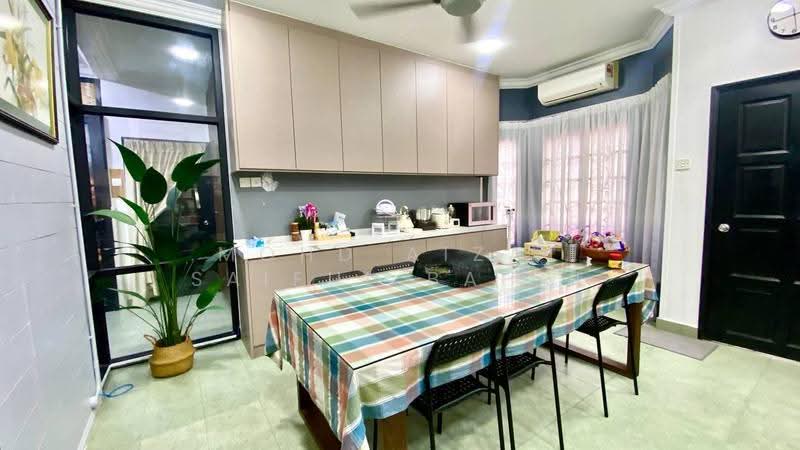 Rumah Banglo untuk Dijual di Taman Mulia (Cheras) - Mohd Aizat Saiful Bahri - Dining Room - PropertyGuru.com.my