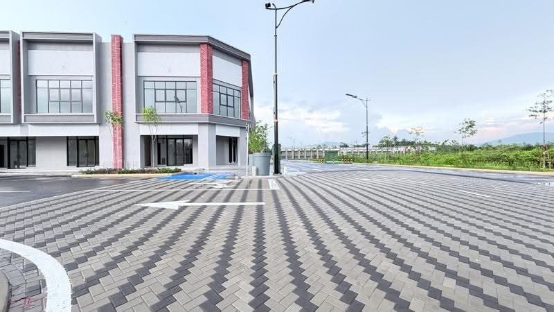 Shop for Rent in Bandar Gamuda Gardens (Rawang) - Amber Lai - Exterior - PropertyGuru.com.my