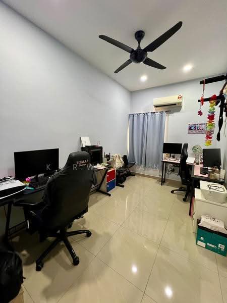 2-storey Terraced House for Sale in Taman Universiti Indah (Seri Kembangan) - Kerwin Ang - Study - PropertyGuru.com.my