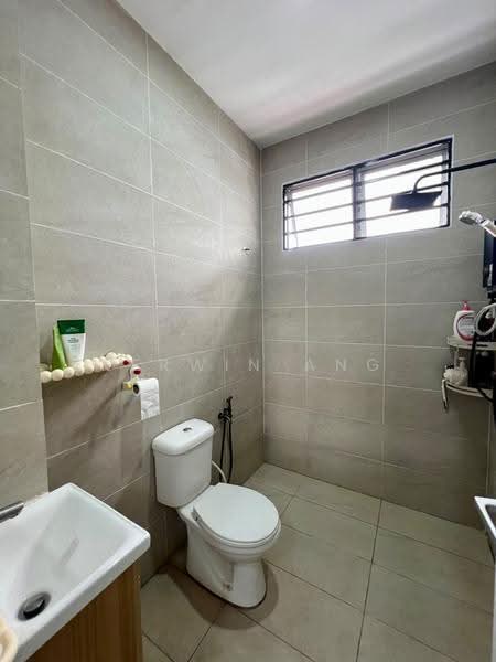 2-storey Terraced House for Sale in Taman Universiti Indah (Seri Kembangan) - Kerwin Ang - Bathroom - PropertyGuru.com.my