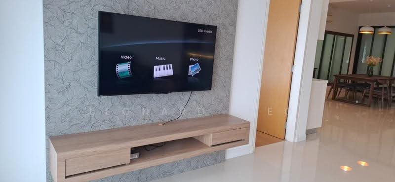 Kediaman Servis untuk Dijual di Setia SKY Residences - Leonard Tneo - Living Room - PropertyGuru.com.my