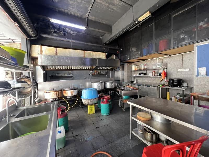 Shop for Sale in Seksyen 15 (Bangi) - Mohd Khairil Fitri - Kitchen - PropertyGuru.com.my