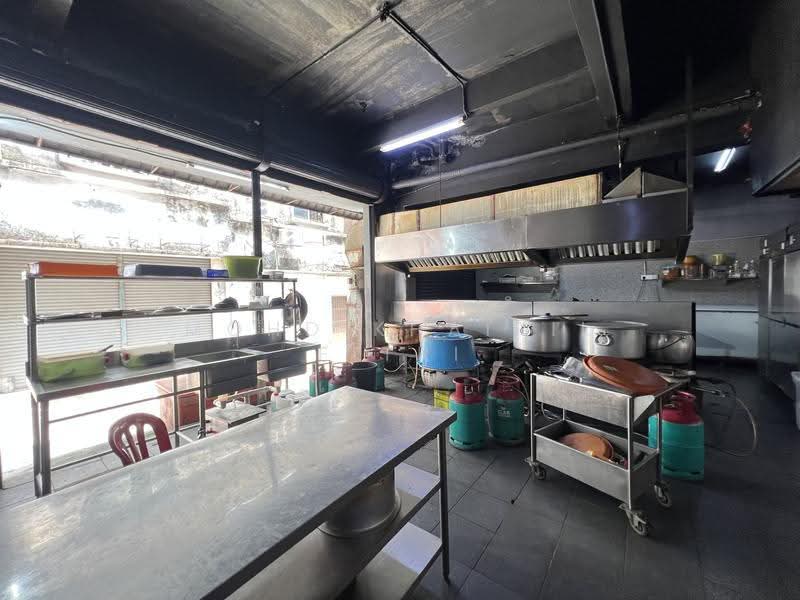 Shop for Sale in Seksyen 15 (Bangi) - Mohd Khairil Fitri - Kitchen - PropertyGuru.com.my