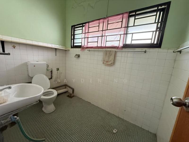 Semi-Detached House for Sale in Taman Majidee (Johor Bahru) - Jayden Ng - Bathroom - PropertyGuru.com.my